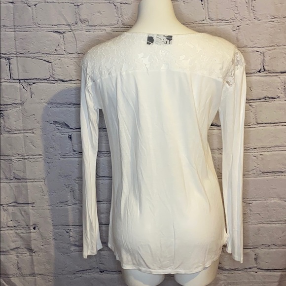 Not your normal plain white tee - Picture 2 of 5